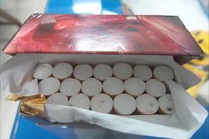 Phát hiện nhiều lô thuốc lá Khánh Hội bị mốc